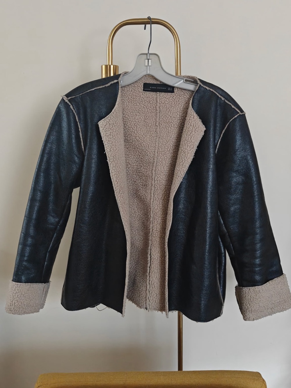 Zara Women's Black Faux Leather Jacket  Contrast Interior Fleece Lining Small